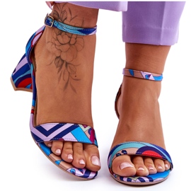 FB1 Sandália de cetim com estampa de salto baixo roxo e quincy azul