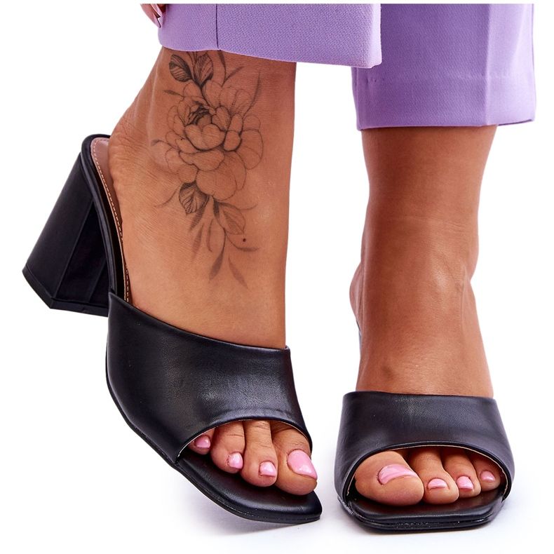 Chinelos Clássicos de Couro Feminino Preto Loara