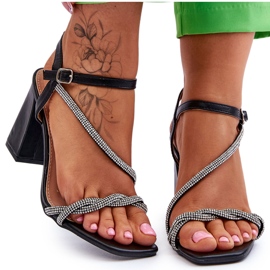 Sandália de couro com strass no salto preto Carlotta