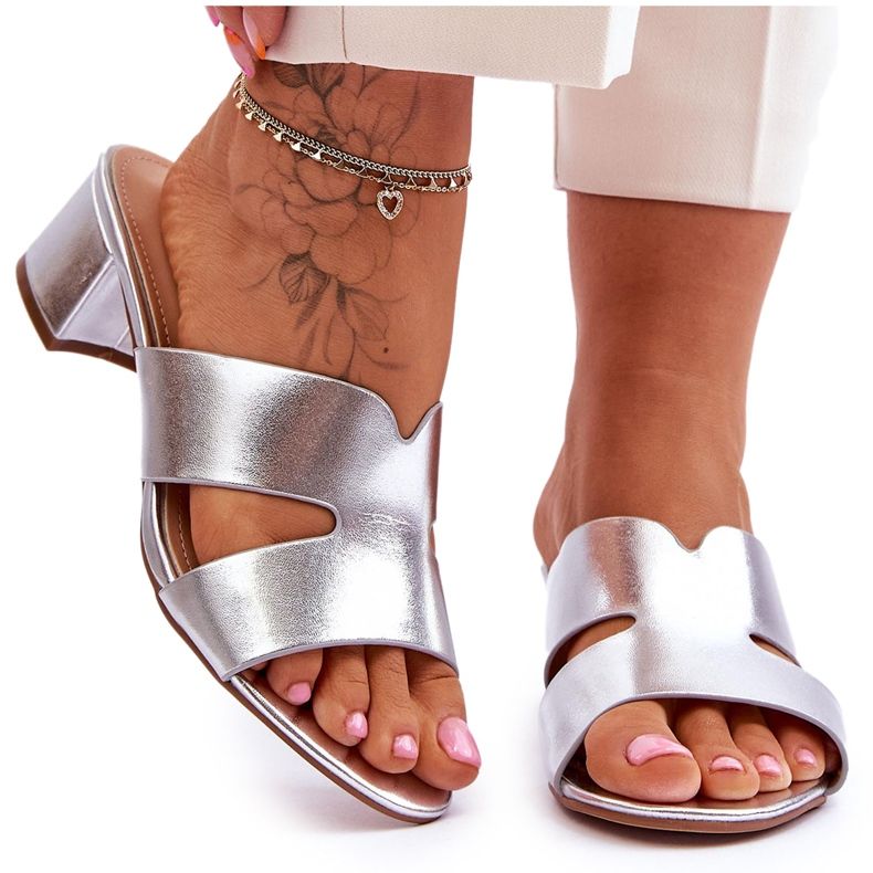 Chinelos de couro Miley prata salto baixo clássico