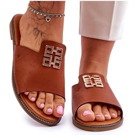 FJ1 Chinelos femininos modernos e confortáveis ​​com decoração Camel Ayanna marrom