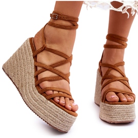 Sandálias de cunha de couro marrom Margaritt