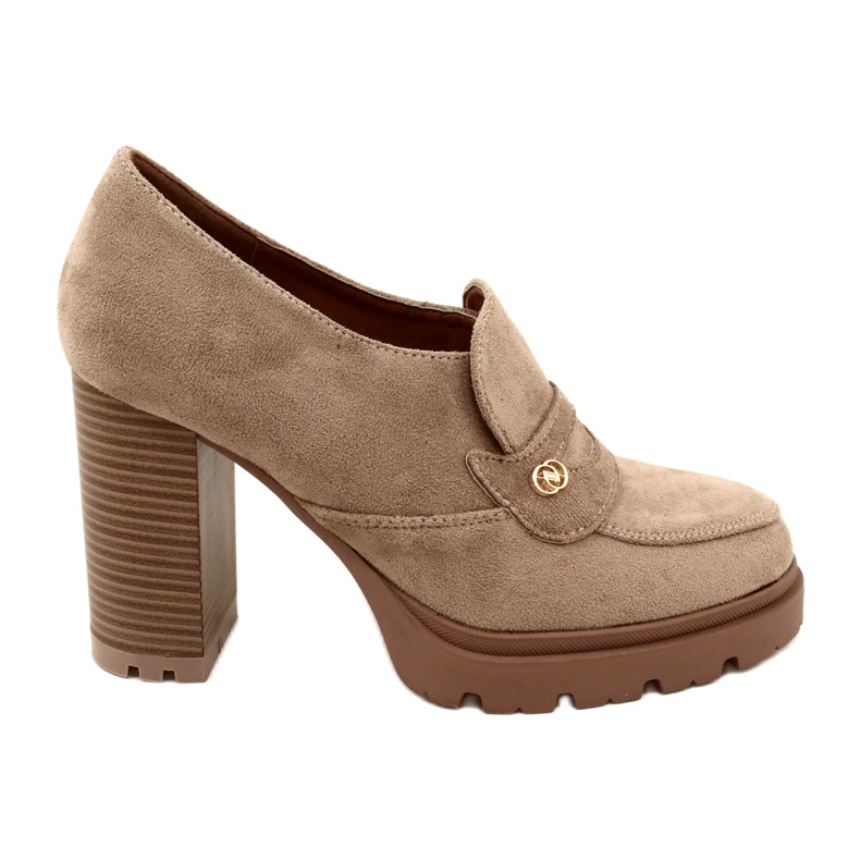 Evento Mocassins da moda na plataforma e barra bege