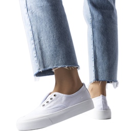 Tênis branco sem cadarço Rabican. Tênis branco sem cadarço Rabican.