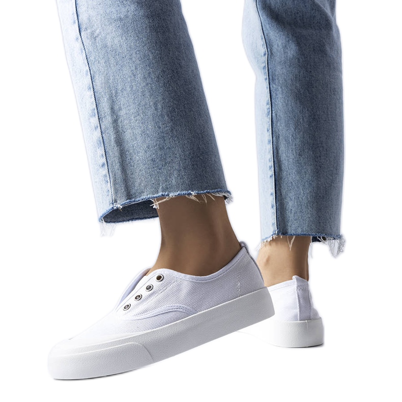 Tênis branco sem cadarço Rabican. Tênis branco sem cadarço Rabican.