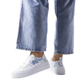 Tênis branco com detalhes em azul Blais