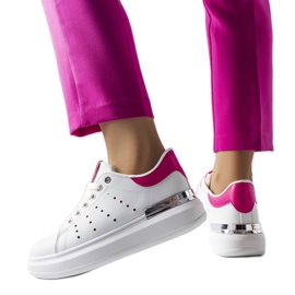 Tênis branco com perfuração Chalut colorida