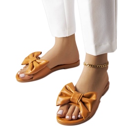 Sandálias elegantes castanhas com laço da Garnier castanho