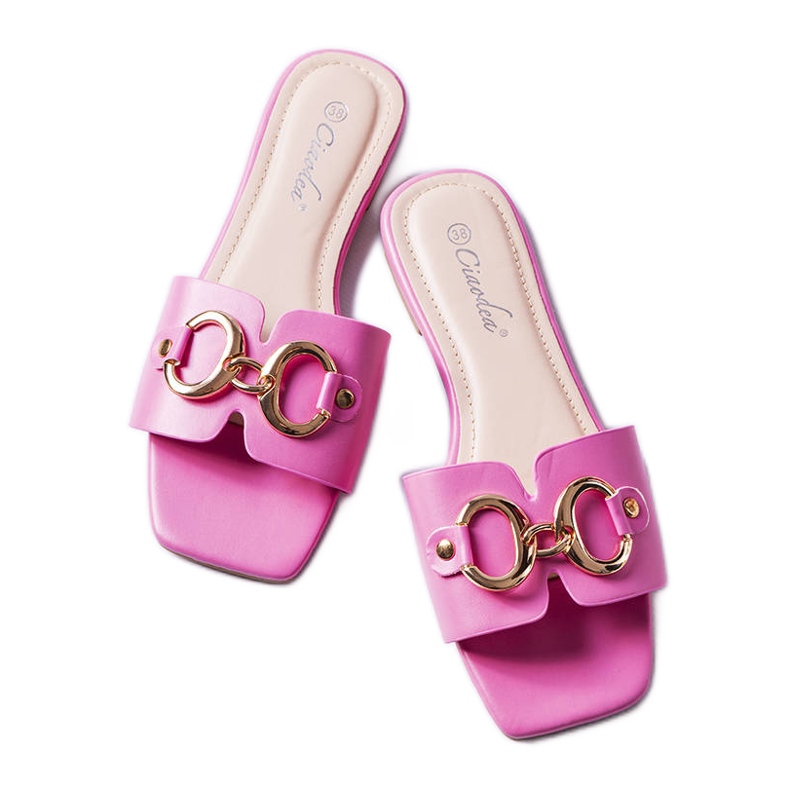 Chinelos rosa elegantes com corrente da Corbin Chinelos rosa elegantes com corrente da Corbin