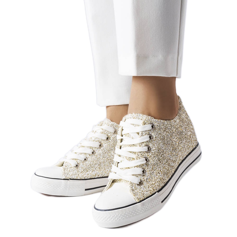 Tênis dourado com salto baixo Garceau