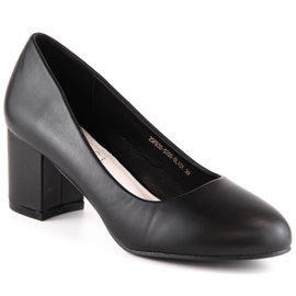 Sapatos femininos pretos no posto eVento 5950