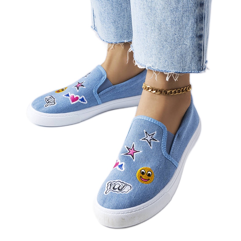 BM Tênis azul celeste com patches Giguère