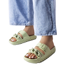 Chinelos de borracha verde