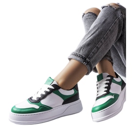 Sapato branco e verde com sola mais grossa da Baron Sapato branco e verde com sola mais grossa da Baron