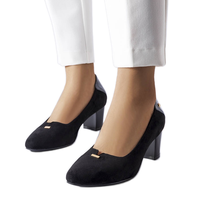 Sapatos elegantes pretos Vinceza