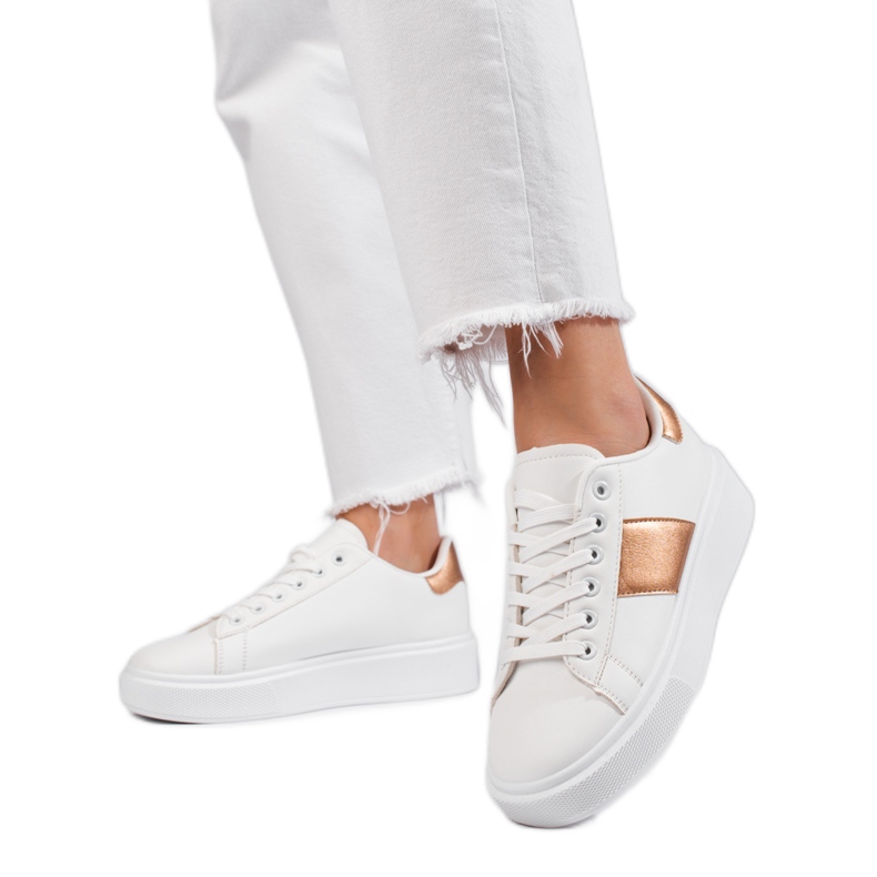 Tênis feminino branco na plataforma Shelovet