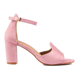 Sandálias femininas rosa no poste de W. Potocki