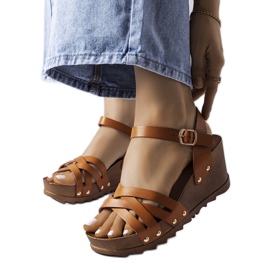 BM Sandália plataforma marrom Audric.