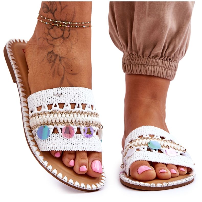 Chinelos femininos trançados com enfeites branco Millano