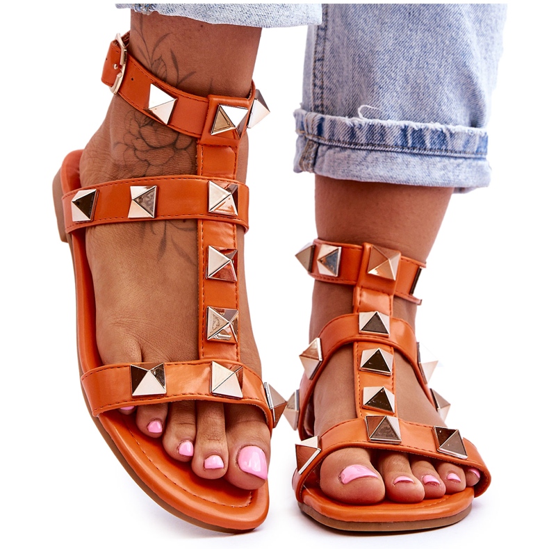Sandália feminina de couro com tachas grandes laranja Mishigan