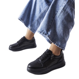 Sapatos de couro preto decorados com zíper Jezzi Sapatos de couro preto decorados com zíper Jezzi