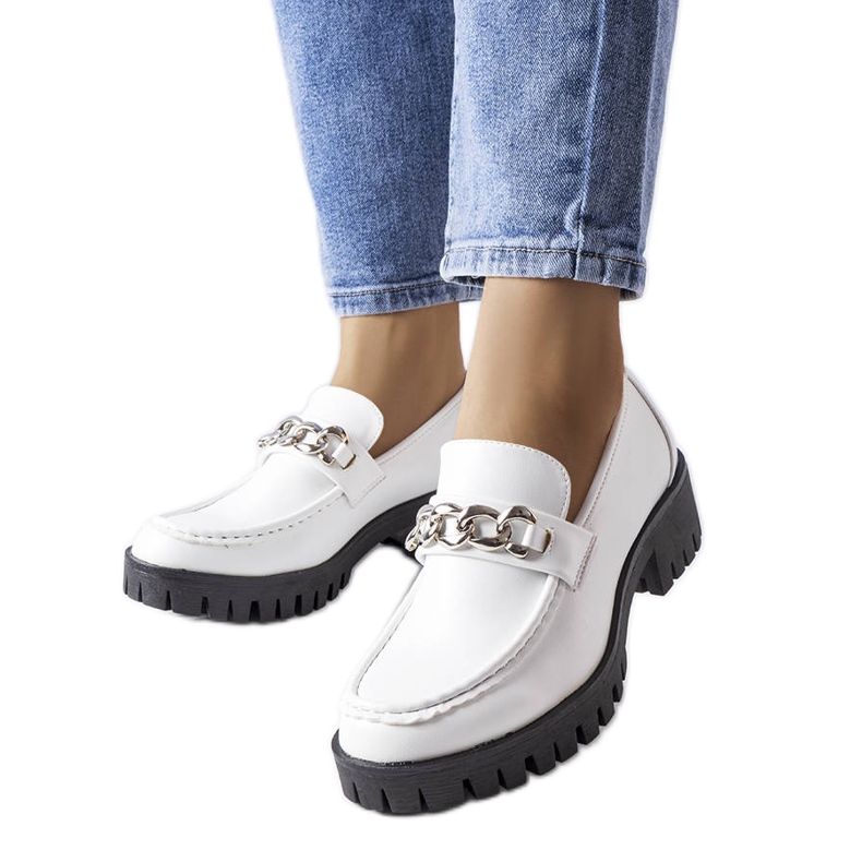 Mocassim branco com solado trator da Faiz