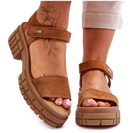 Sandália feminina de camurça Big Star LL276032 Camel marrom