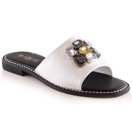 Chinelos femininos lisos e confortáveis brancos com zircões S.Barski Kv 2775-31 Chinelos femininos lisos e confortáveis brancos com zircões S.Barski Kv 2775-31