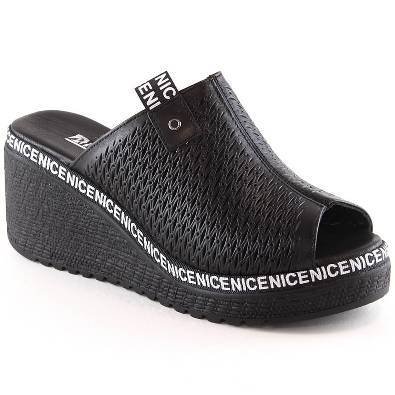 Sandálias de cunha de mulher em pele com aplicações pretas Artiker 50C0523 preto