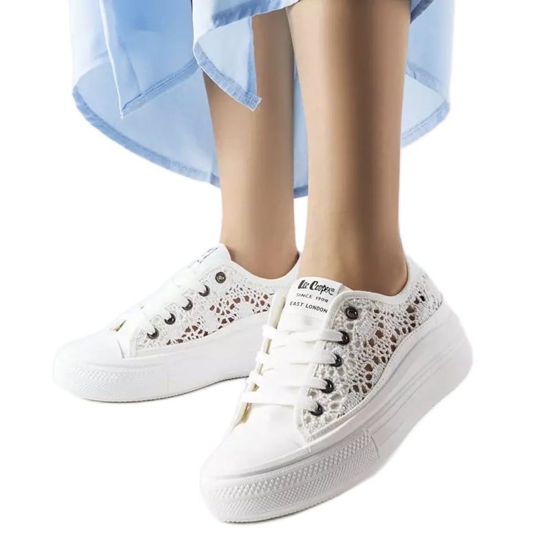 Tênis branco vazado Lee Cooper LCW-23-44-1617