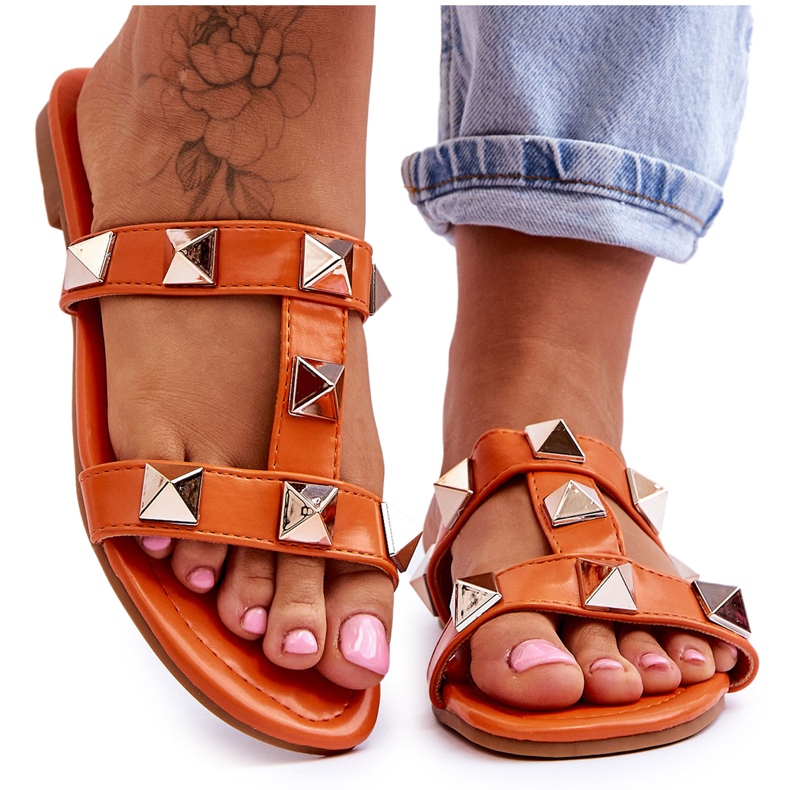 Chinelos femininos Mercure laranja com tachas grandes