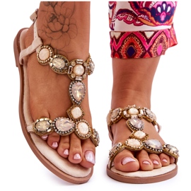 Sandália rasa de camurça bege Dallas com pedras Sandália rasa de camurça bege Dallas com pedras