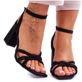 Sandália Clássica com Salto de Camurça Preto Bernett