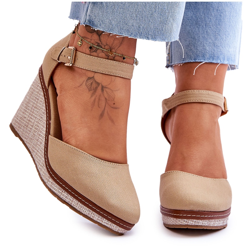 Sandália feminina clássica com cunha bege escuro Malani