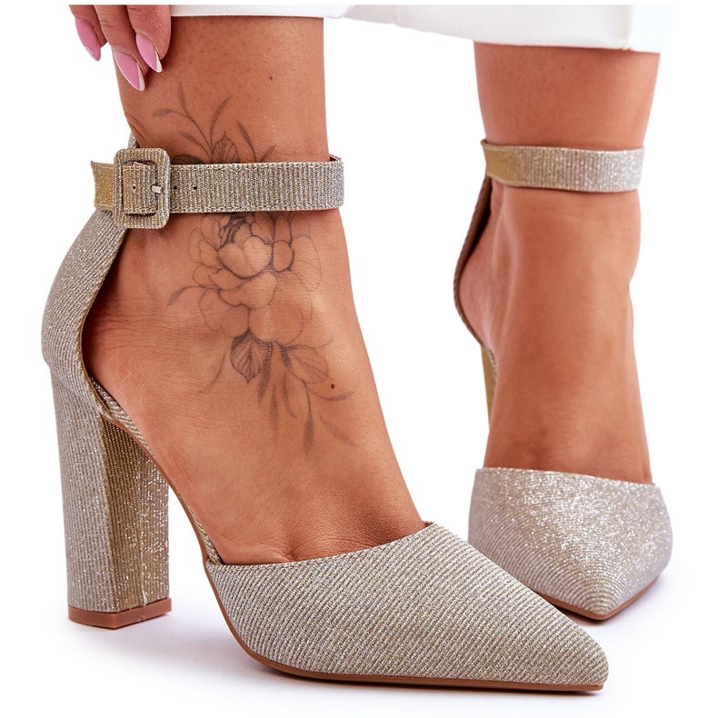 Sapatos de salto alto brilhantes dourados True Love