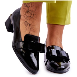 Vinceza Sapatilha de couro envernizado da moda com laço decorativo preto Shira Vinceza Sapatilha de couro envernizado da moda com laço decorativo preto Shira