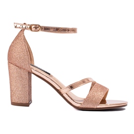 Sandália Shelovet com salto dourado e brilho bege