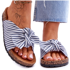 FJ1 Chinelos em uma plataforma de cortiça com listras brancas e azuis festivas branco