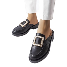 Chinelos pretos com biqueira embutida da Columbus