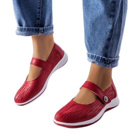 Sabrinas vermelhas vazadas feitas de couro natural de Morgnano vermelho