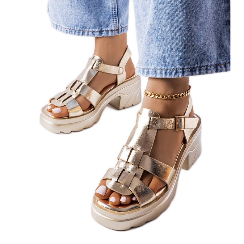 BM Sandália dourada com salto agulha Sunset dourado