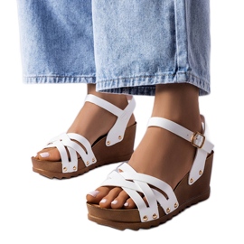 BM Sandália branca com salto Audric. branco