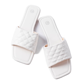 Chinelos elegantes brancos com acolchoado da Labrie