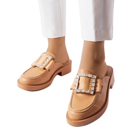 Chinelos marrons com bico embutido da Columbus castanho