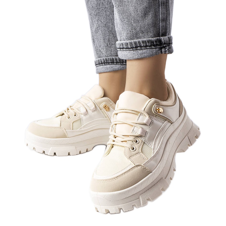 Sapato cano baixo bege com protetor da Via