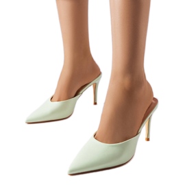 Sliders verdes no calcanhar Drainer Sliders verdes no calcanhar Drainer