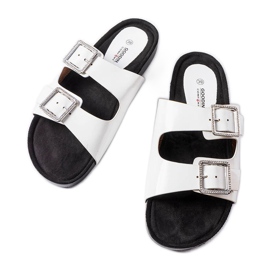 Chinelos lacados a branco com fivelas Norcross