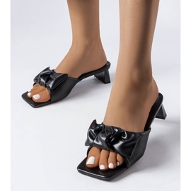 Sandália de salto preto com laço Oak