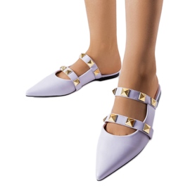 Slides com tachas roxas da Ruckman tolet Slides com tachas roxas da Ruckman tolet
