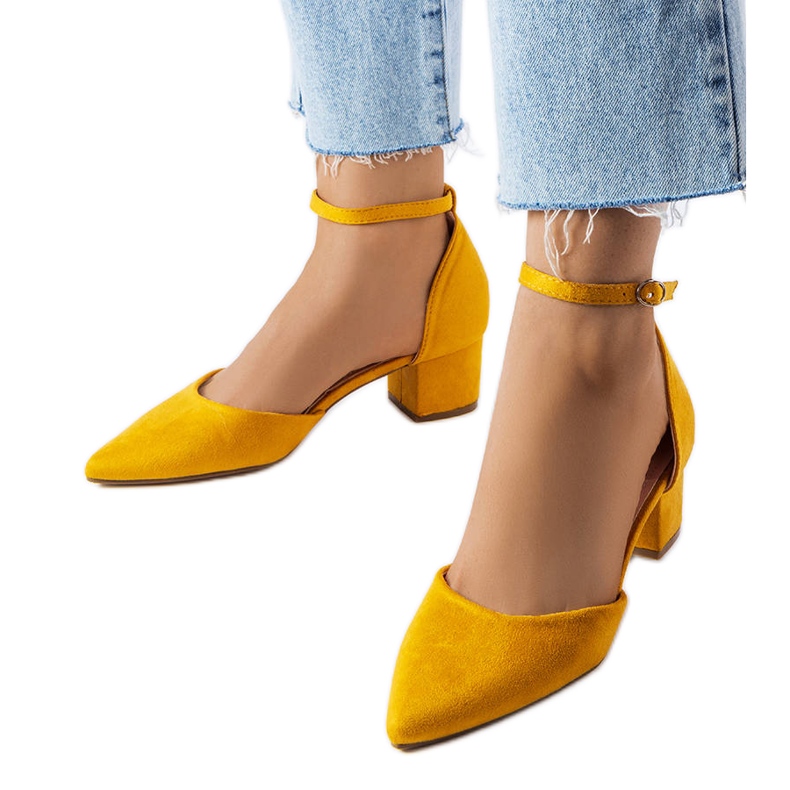 Sapatos de salto amarelos da Annely